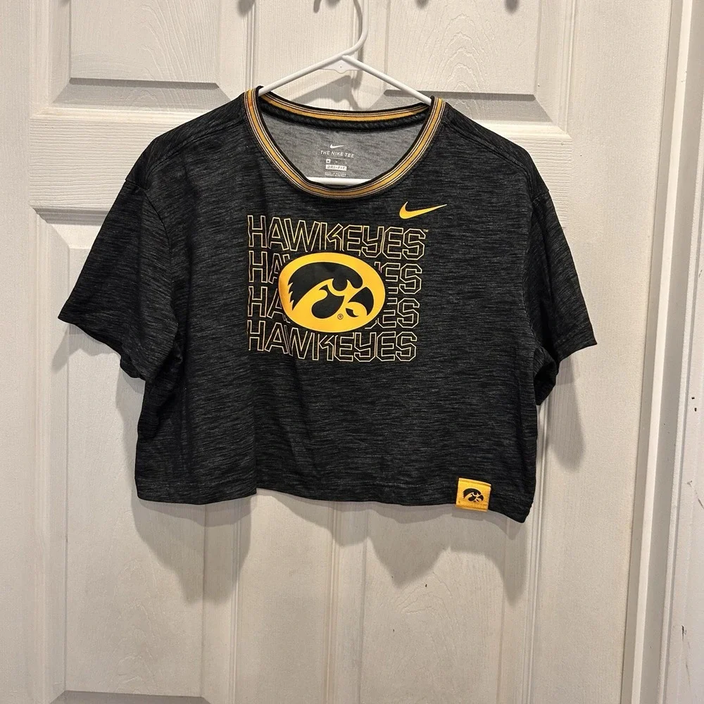 Nike Iowa Hawkeyes Womens Medium Black Dri-FIT Cropped Graphic T-Shirt NCAA
